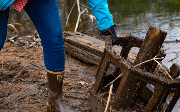 Connecticut National Guard Cleans Up Installation for Earth Day