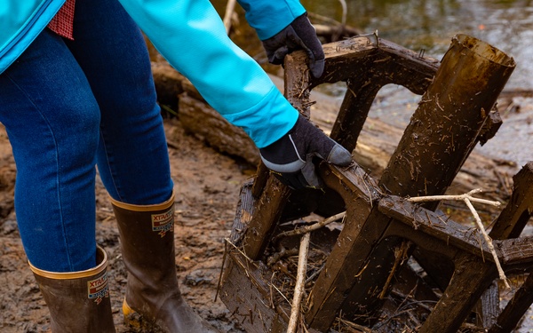 Connecticut National Guard Cleans Up Installation for Earth Day