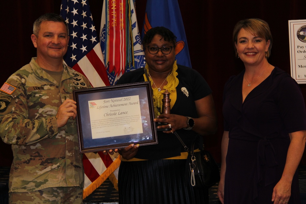 Fort Novosel honors volunteers during annual ceremony