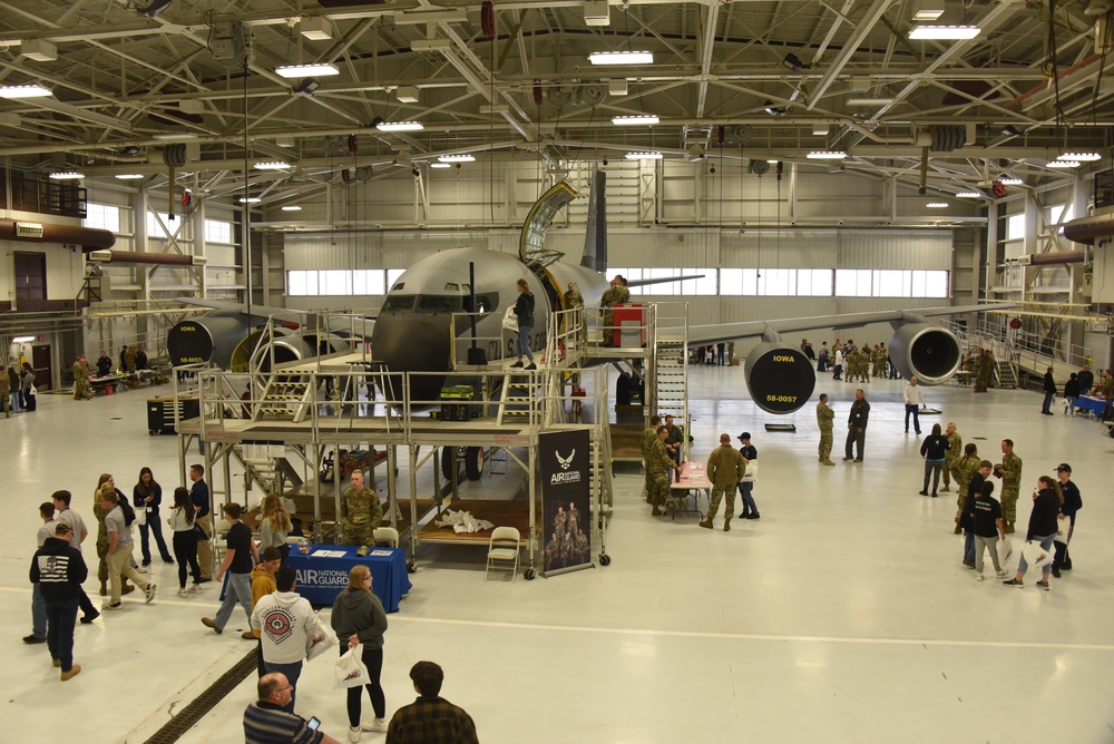 Iowa Air National Guard's 185th ARW hosts career fair