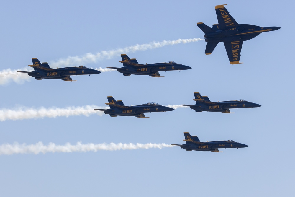 Blue Angels land at MCAS Beaufort