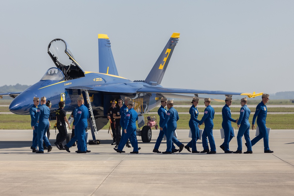 Blue Angels land at MCAS Beaufort