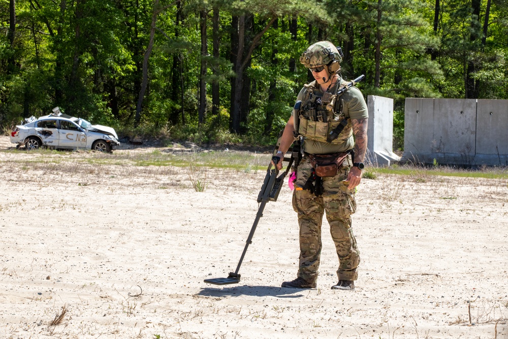 Explosive Ordnance Disposal Training and Evaluation Unit 2 (EODTEU TWO) hosts CrabEx