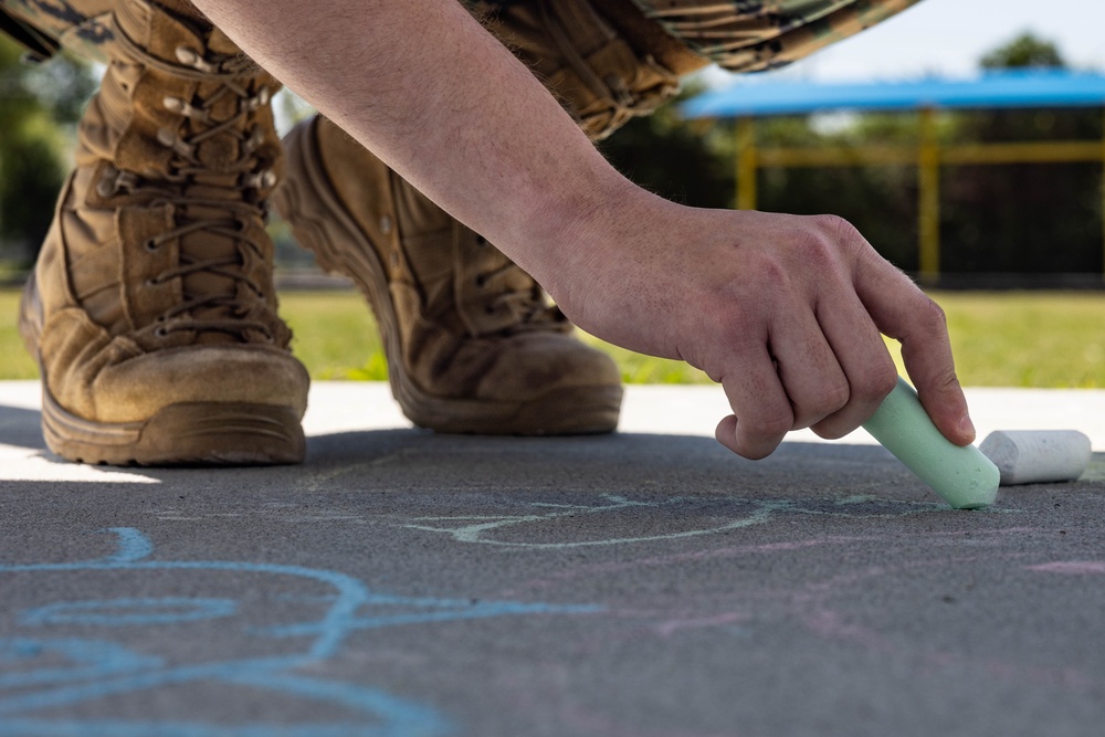2d Marine Division Participates in &quot;Chalk the Walk&quot;