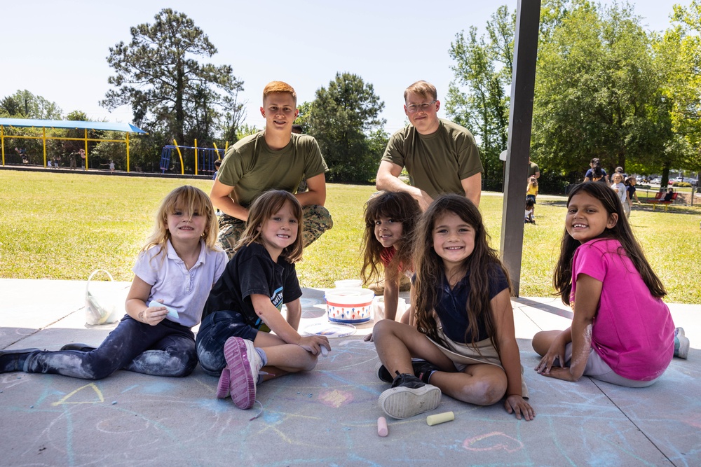 2d Marine Division Participates in &quot;Chalk the Walk&quot;