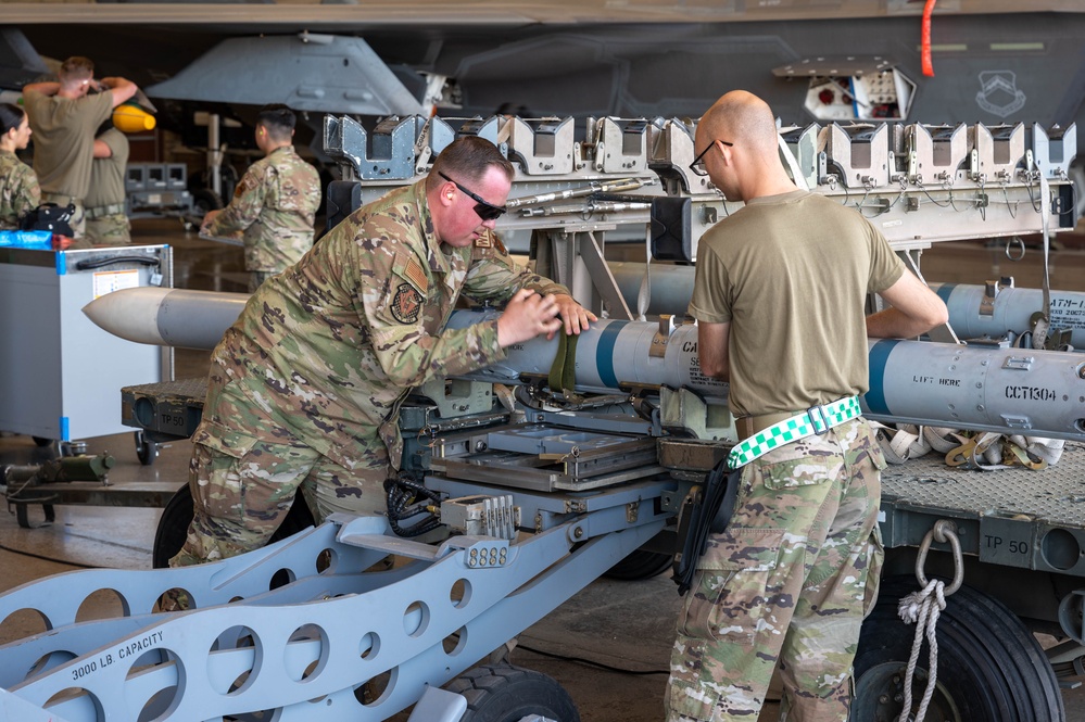 56th MXG hosts First Quarter Weapons Load Competition