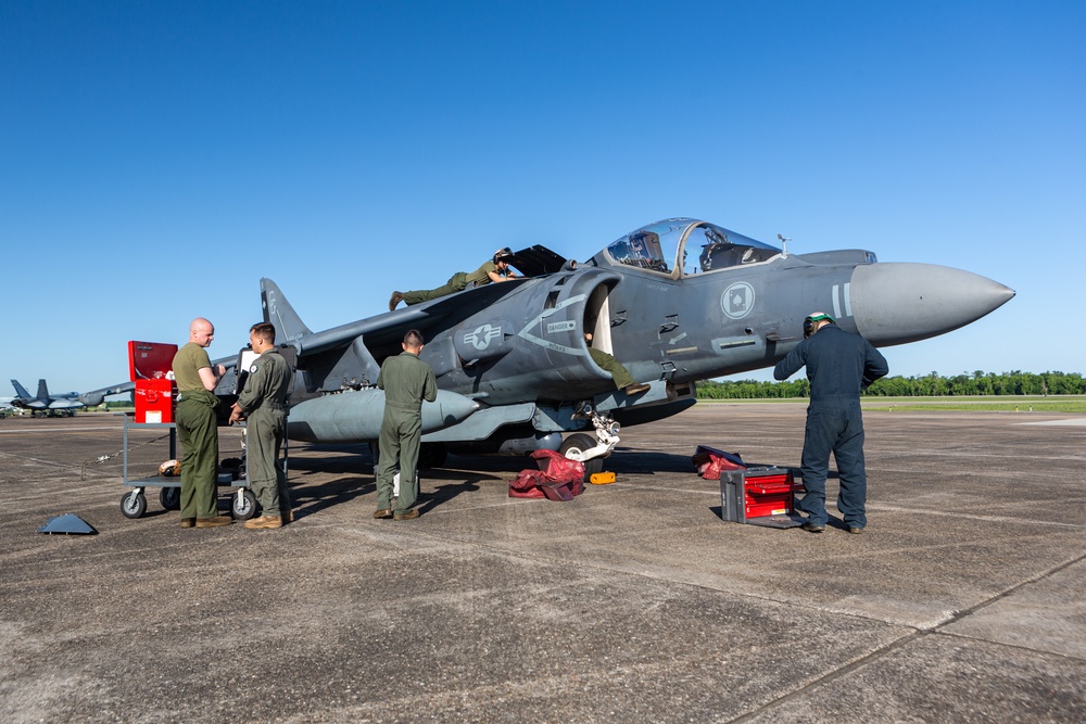 Ace of spades maintain Harrier II jets