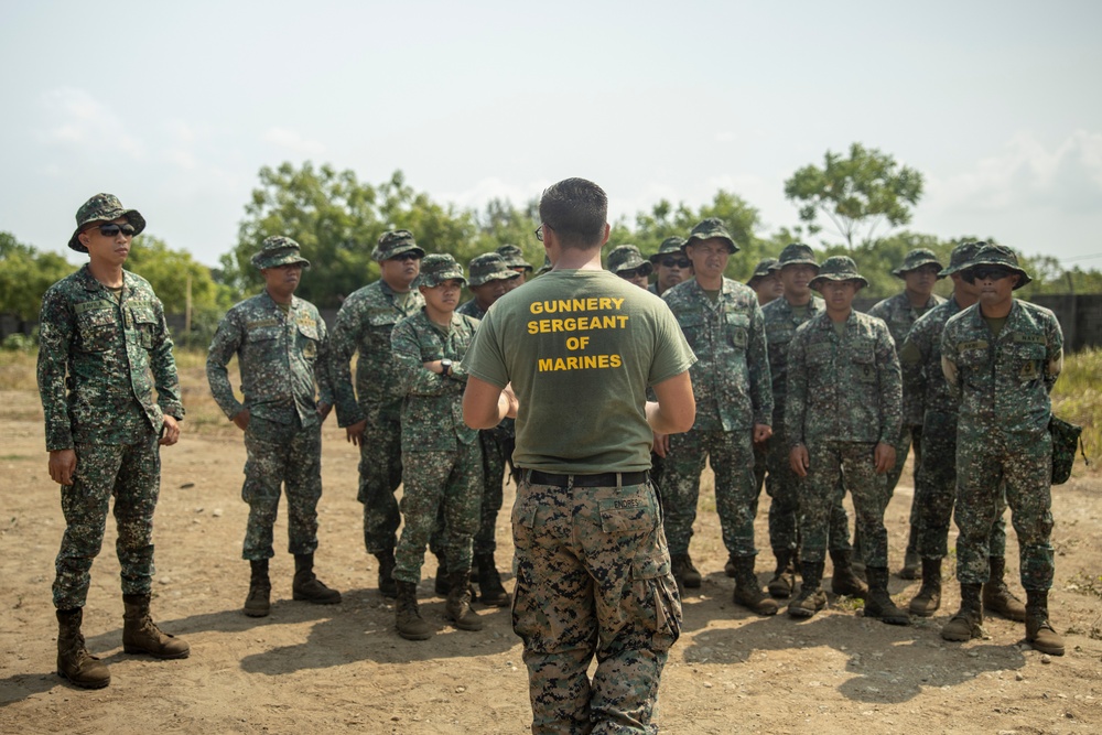 Balikatan 23 | 3d MLR 3d LAAB conduct range card class with AFP