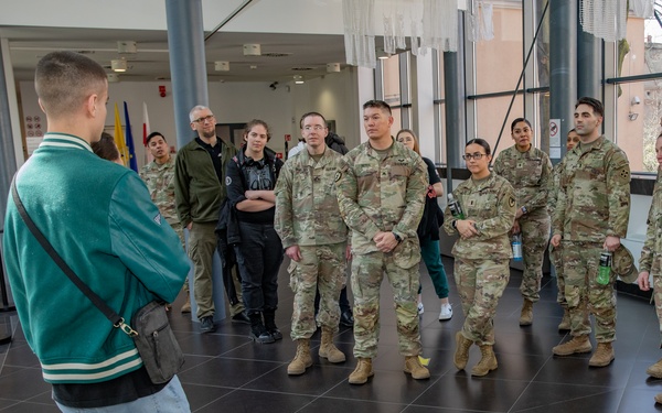 4 ID Soldiers visit school in Poland