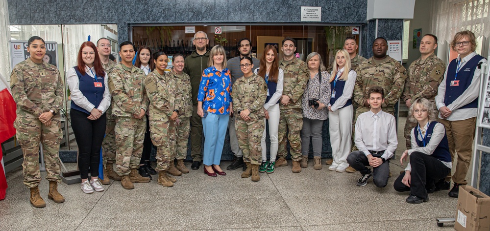 4 ID Soldiers visit school in Poland