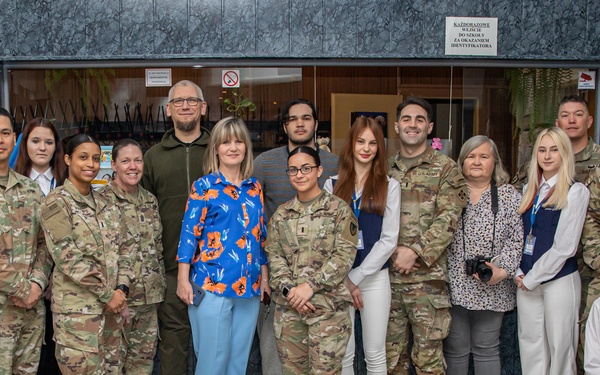 4 ID Soldiers visit school in Poland