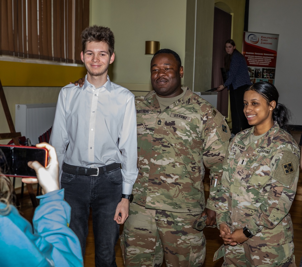 4 ID Soldiers visit school in Poland