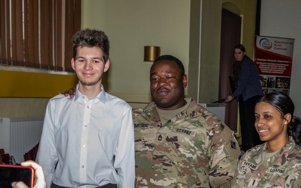 4 ID Soldiers visit school in Poland