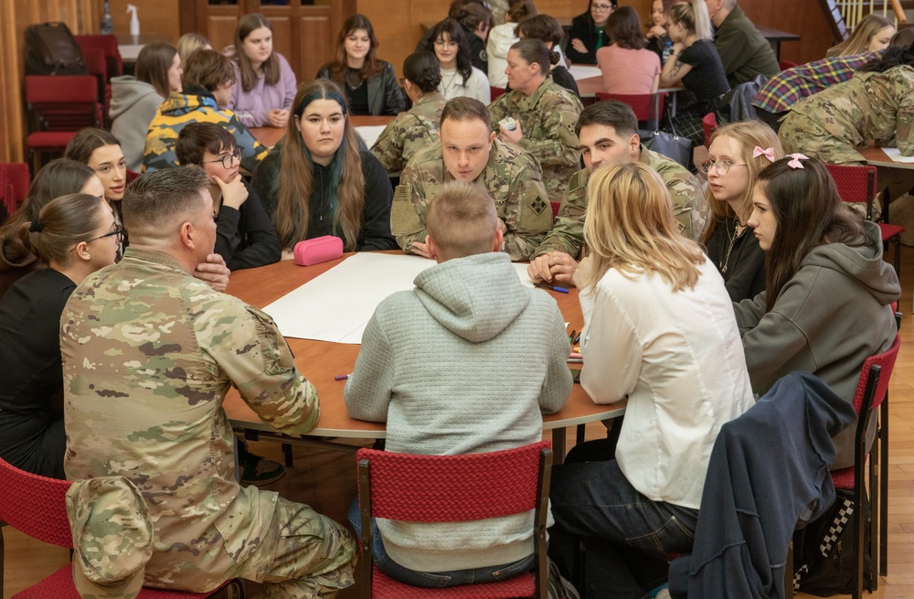 4 ID Soldiers visit school in Poland