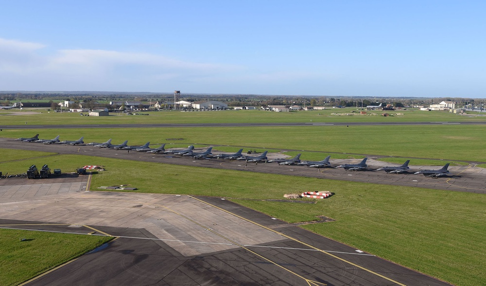 F-16CM Fighting Falcons swoop into RAF Mildenhall