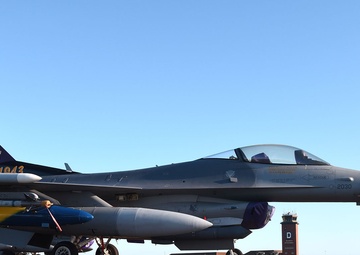 F-16CM Fighting Falcons swoop into RAF Mildenhall