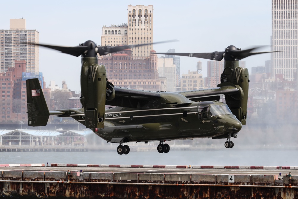 Marine Helicopter Squadron 1 Lands in NYC