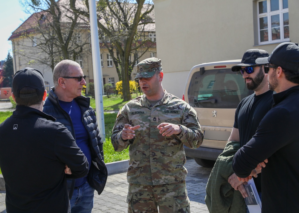 DVIDS Images Celebrity Chef Robert Irvine Visits Camp