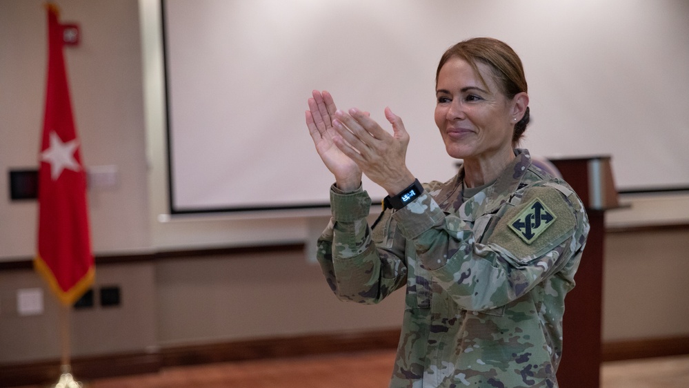 Brig. Gen. Maria A. Juarez visit the 1st Mission Support Command