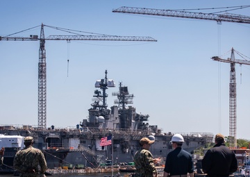 USS Arlington arrives at General Dynamics NASSCO shipyard