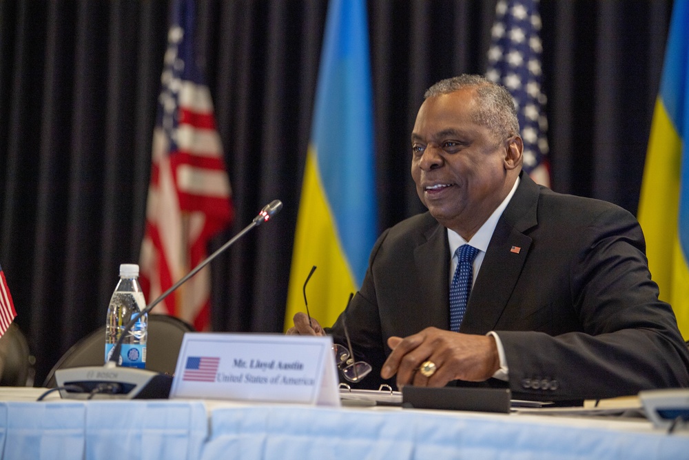 US Secretary of Defense hosts world leaders during UDCG