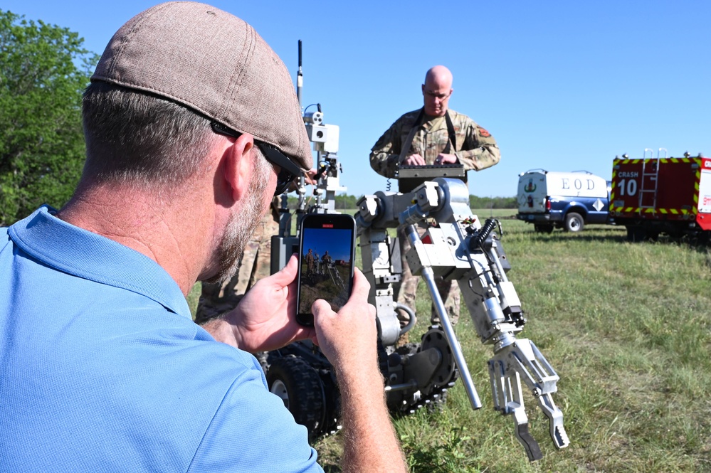 502nd JBSA-Lackland command team visits 902nd CES EOD 17 April 2023