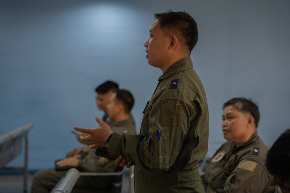 Balikatan 23 | Philippine, US Special Forces discuss aircraft capabilities