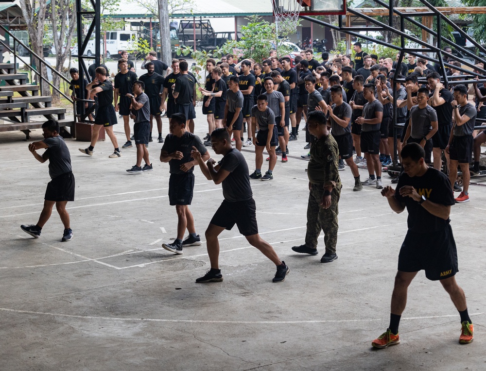 U.S. Army and Philippine Army Conduct Jungle Training During Balikatan 23