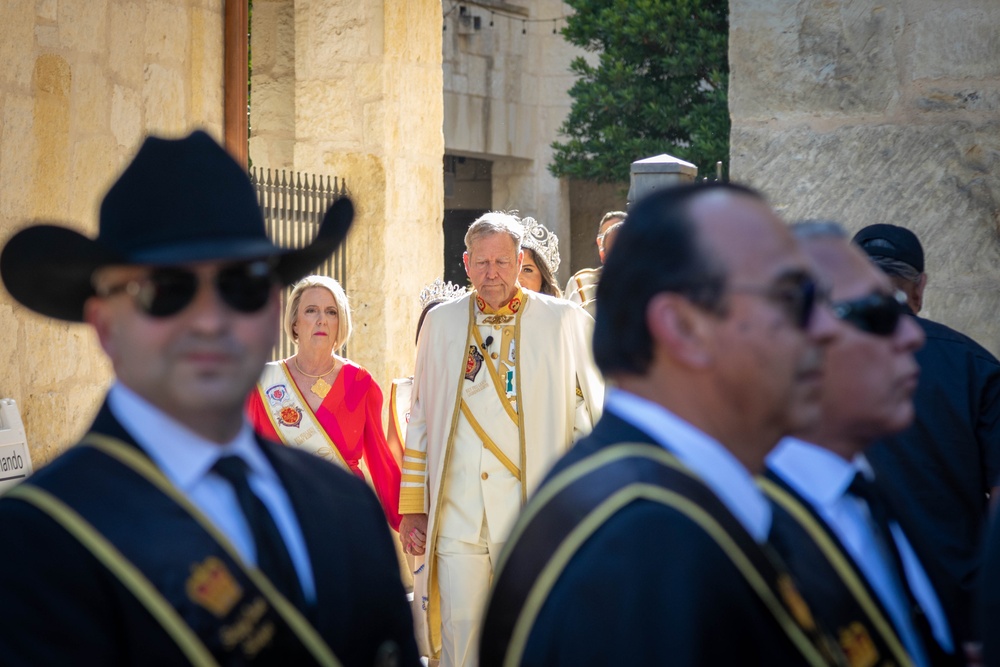 Crown the King, El Ray Feo