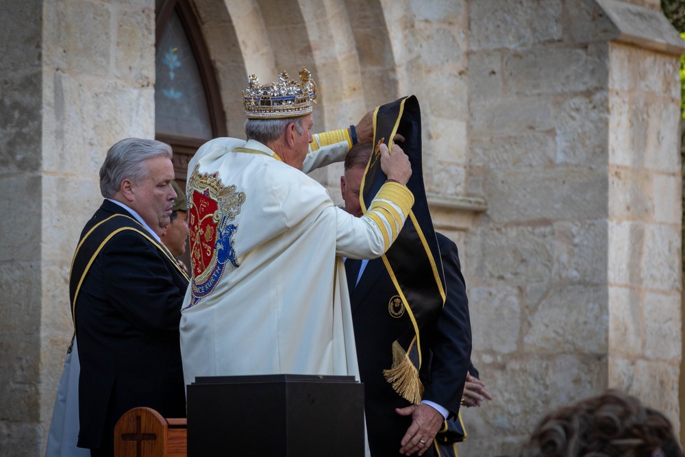 Crown the King, El Ray Feo