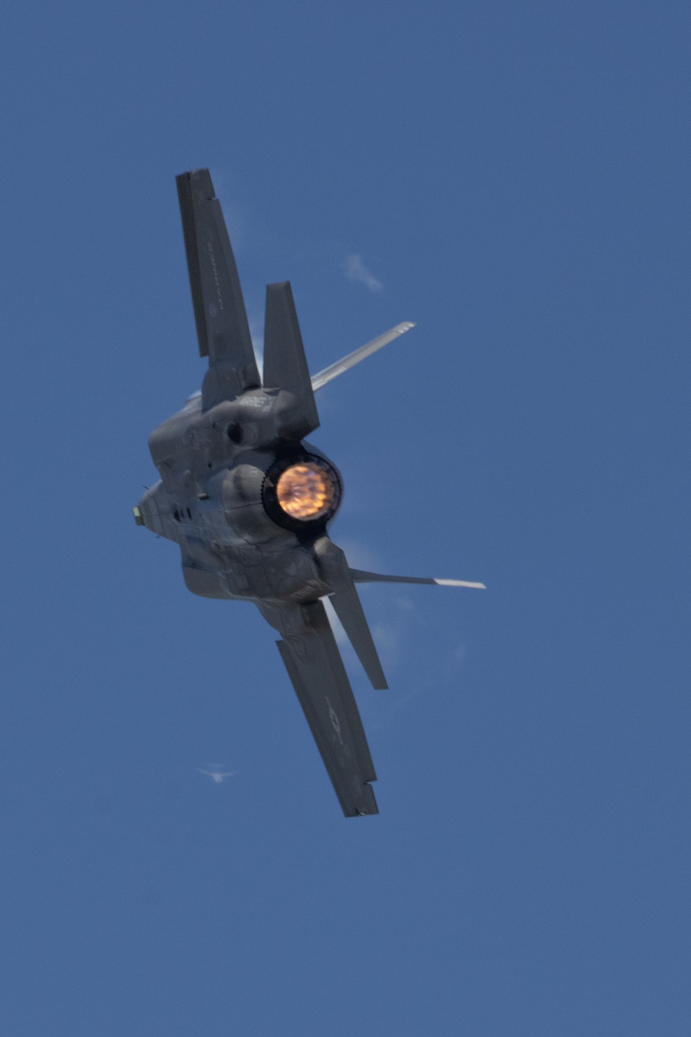 F-35 B Lighting II demonstrates capabilities at 2023 Beaufort Airshow