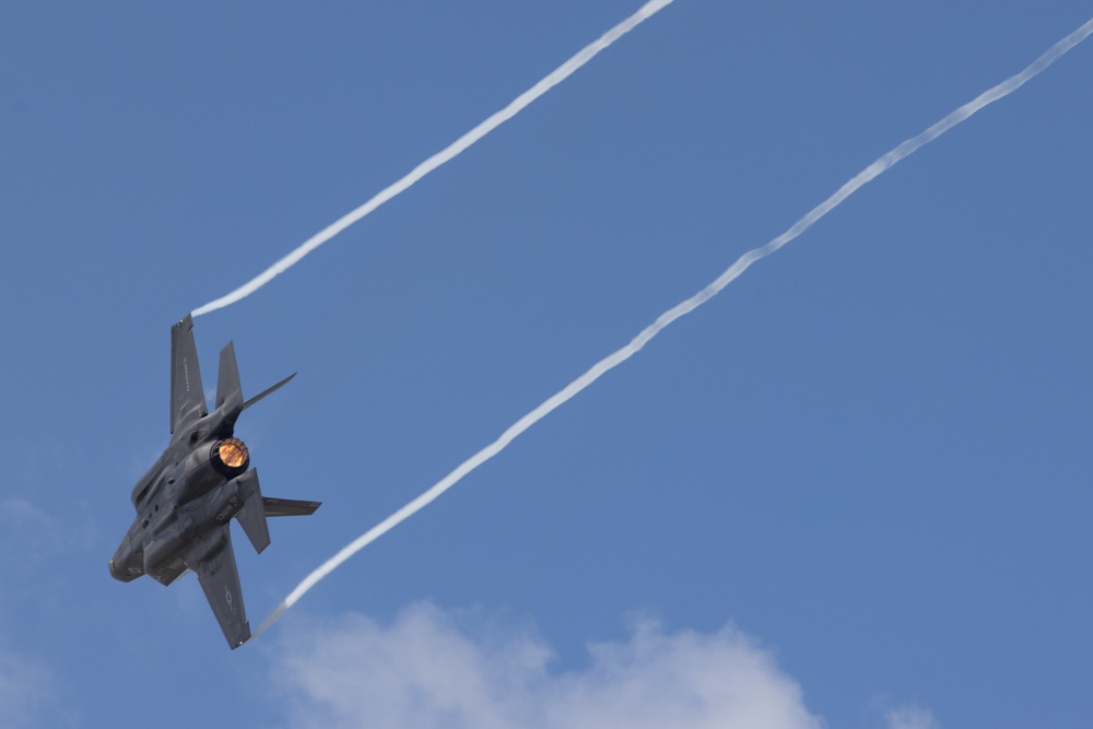 F-35 B Lighting II demonstrates capabilities at 2023 Beaufort Airshow