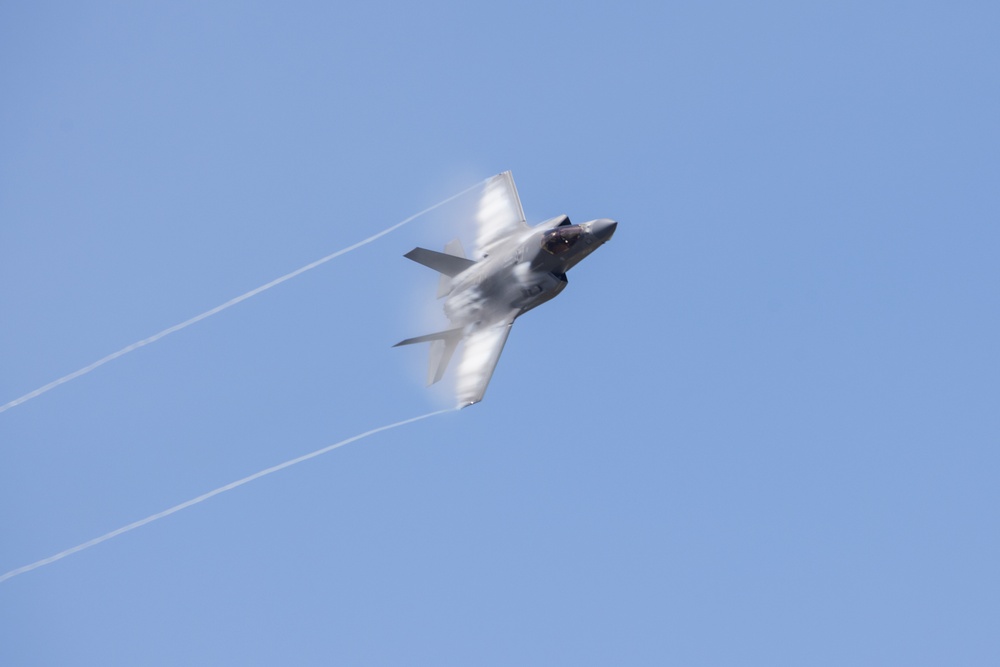 F-35 B Lighting II demonstrates capabilities at 2023 Beaufort Airshow