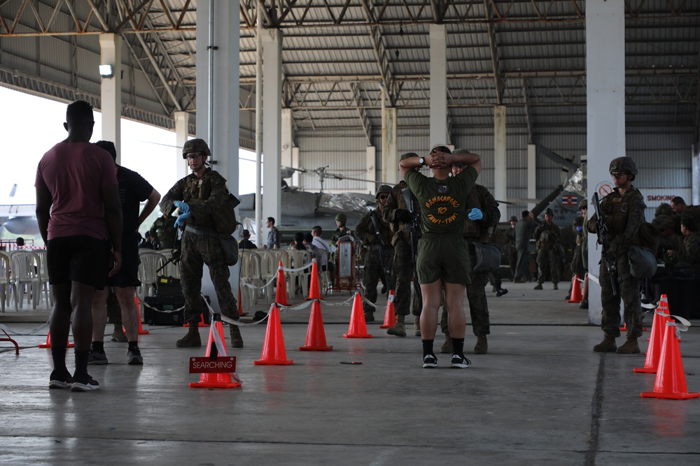 13th Marine Expeditionary Unit Decontamination and Evacuation Control Center Training