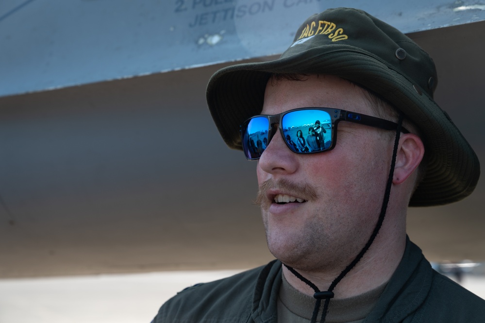 35th Fighter Wing F-16 Fighting Falcon pilots build relations through aircraft tour