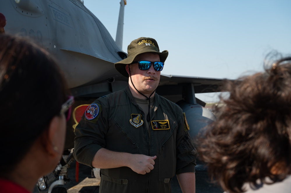 35th Fighter Wing F-16 Fighting Falcon pilots build relations through aircraft tour