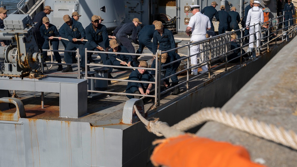 USS Leyte Gulf returns from Deployment with CSG-10