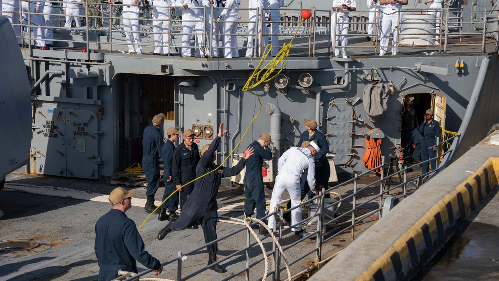 USS Leyte Gulf returns from Deployment with CSG-10