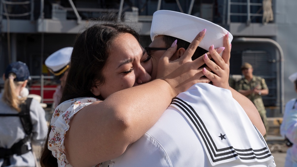 USS Leyte Gulf returns from Deployment with CSG-10