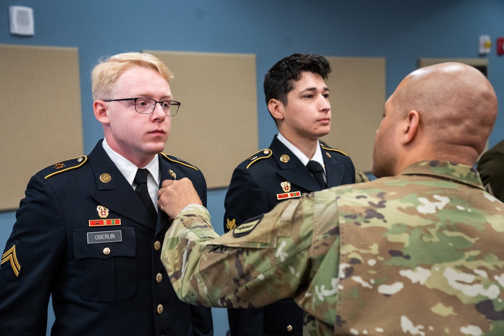 Soldiers from the Best Signal Squad competition go to the board.