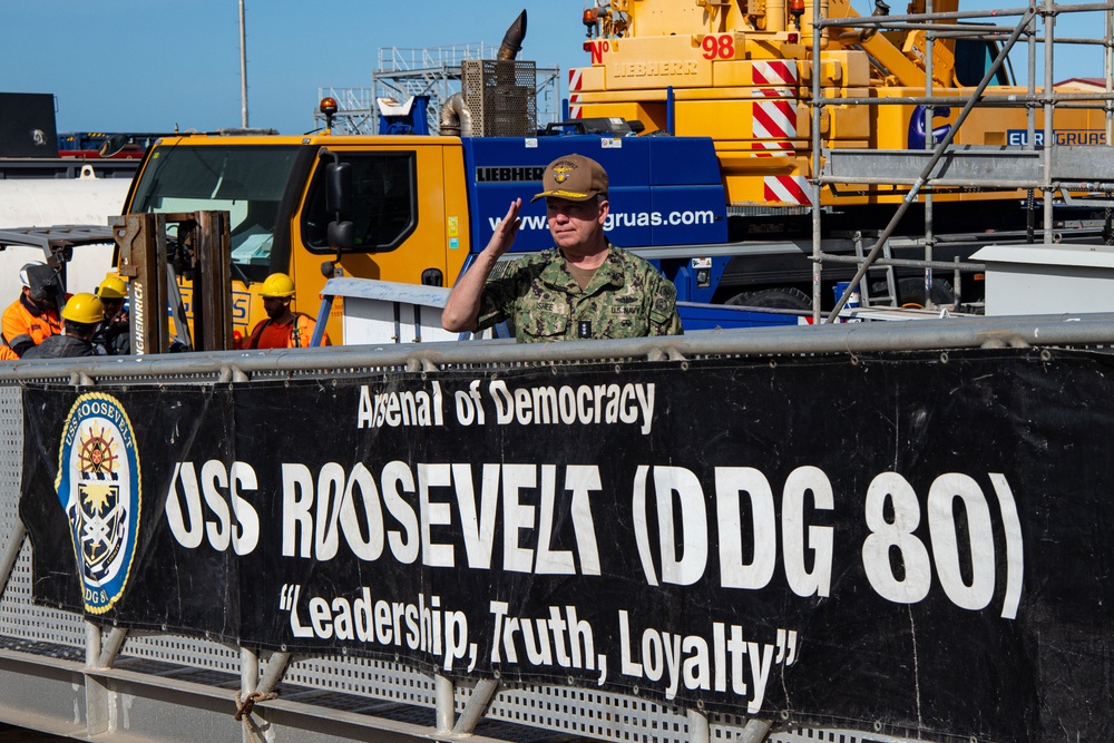 Commander, 6th Fleet tours USS Roosevelt