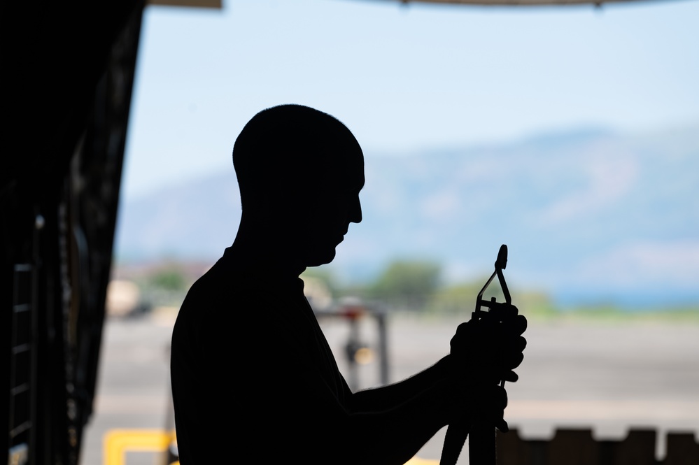 Little Rock Air Force Base Reservists deliver goods to Subic Bay International Airport