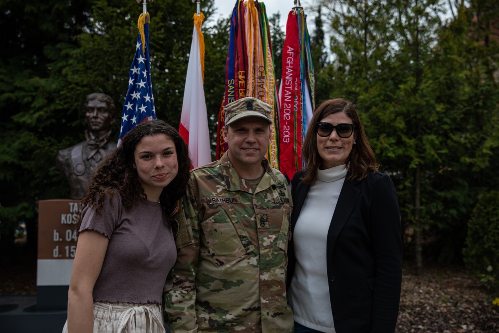 Command Sergeant Major Rathburn Receives the Polish Army Medal