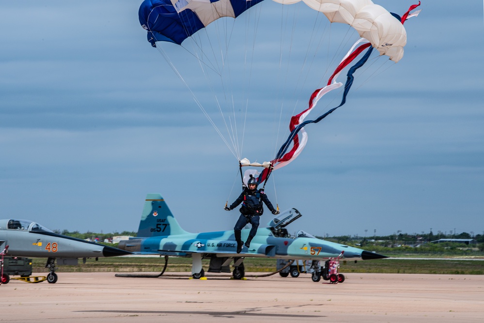 Team Dyess rounds out first air show in four years