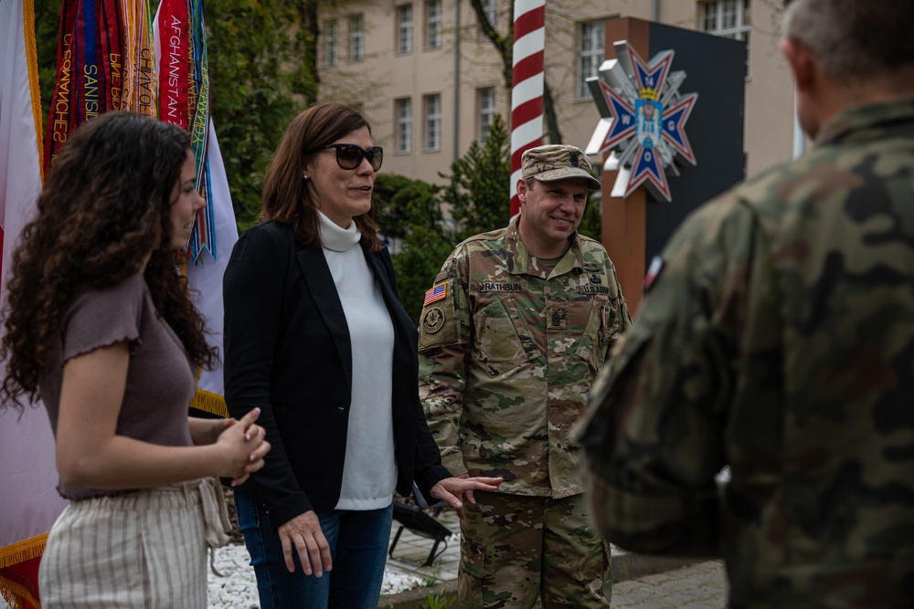 Command Sergeant Major Rathburn Receives the Polish Army Medal