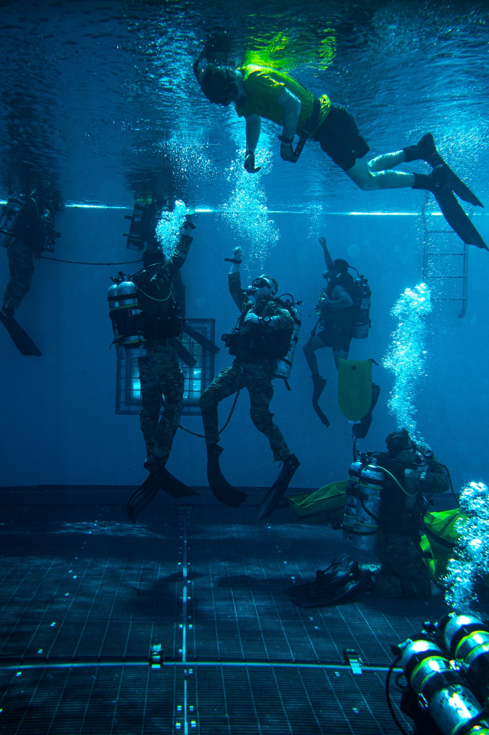 Dive Students Practice Search and Rescue