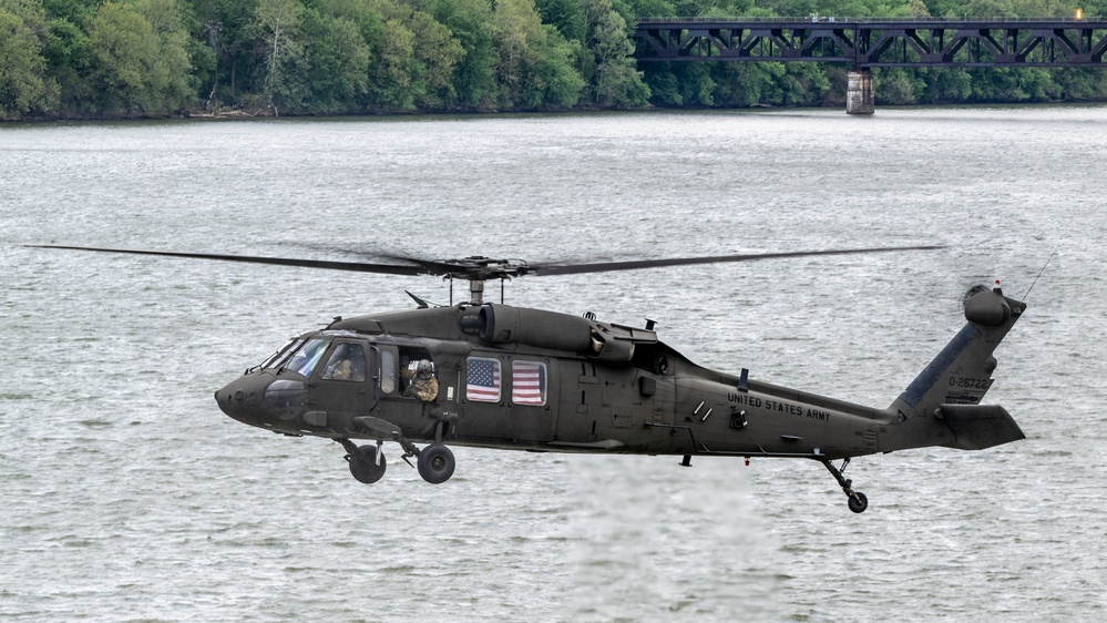 Aircraft perform at Thunder air show