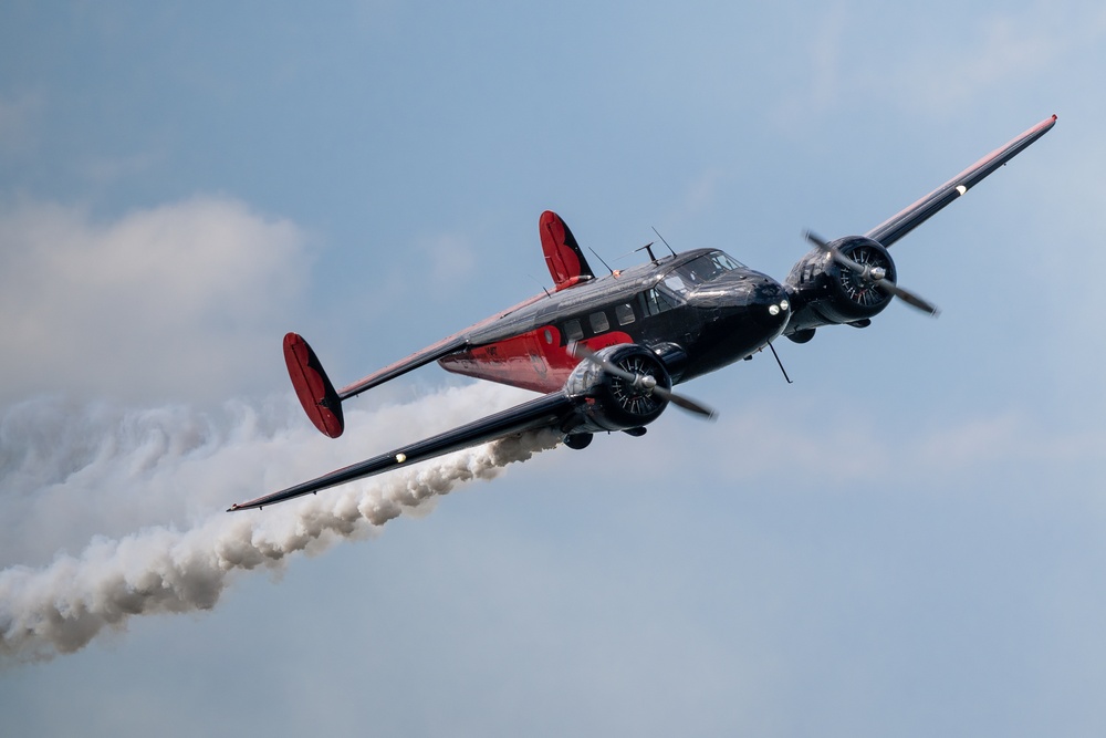 Aircraft perform at Thunder air show