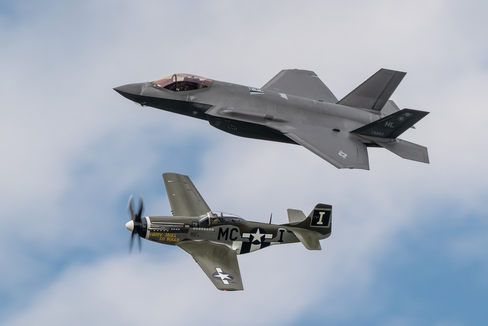 DVIDS Images Aircraft perform at Thunder air show [Image 20 of 30]