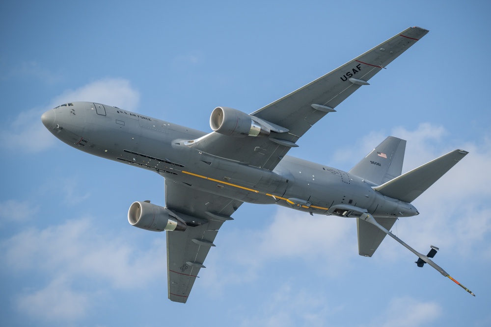 Aircraft perform at Thunder air show